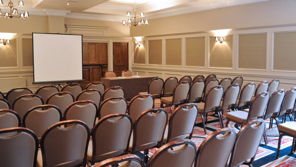 Foyer-Theatre-Style-from-Great-Hall-Side