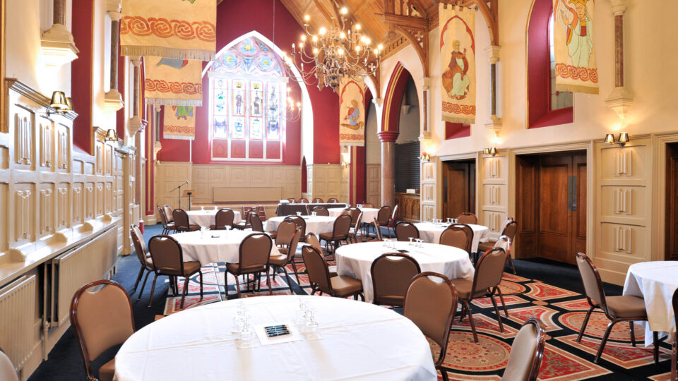 Great-Hall-Round-Tables-and-Chairs-Meeting-Side-View