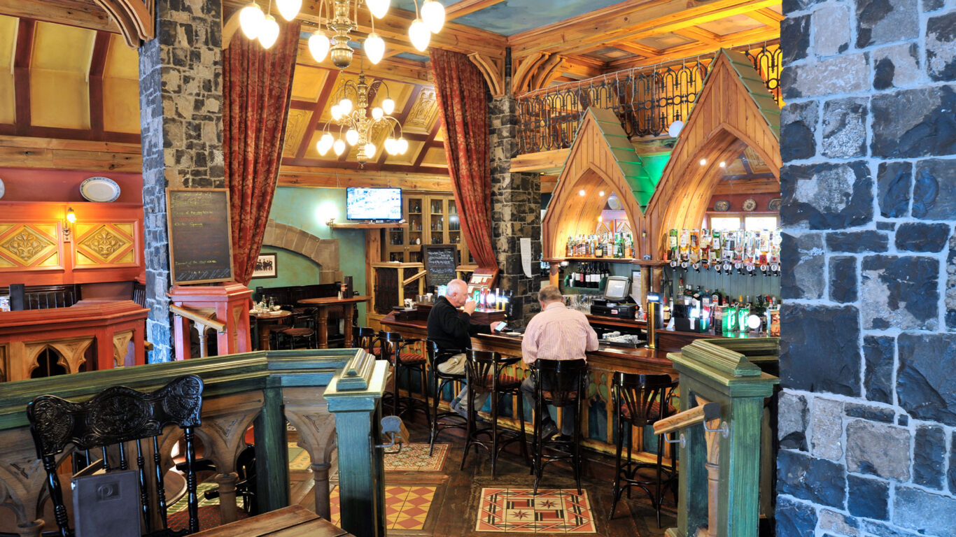 Preachers-Pub-30’s-Bar-View