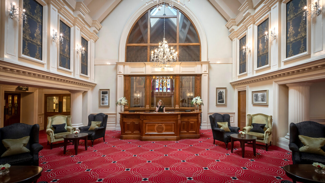 Reception-with-Receptionist