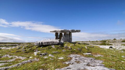 poulnabrone-dolmen