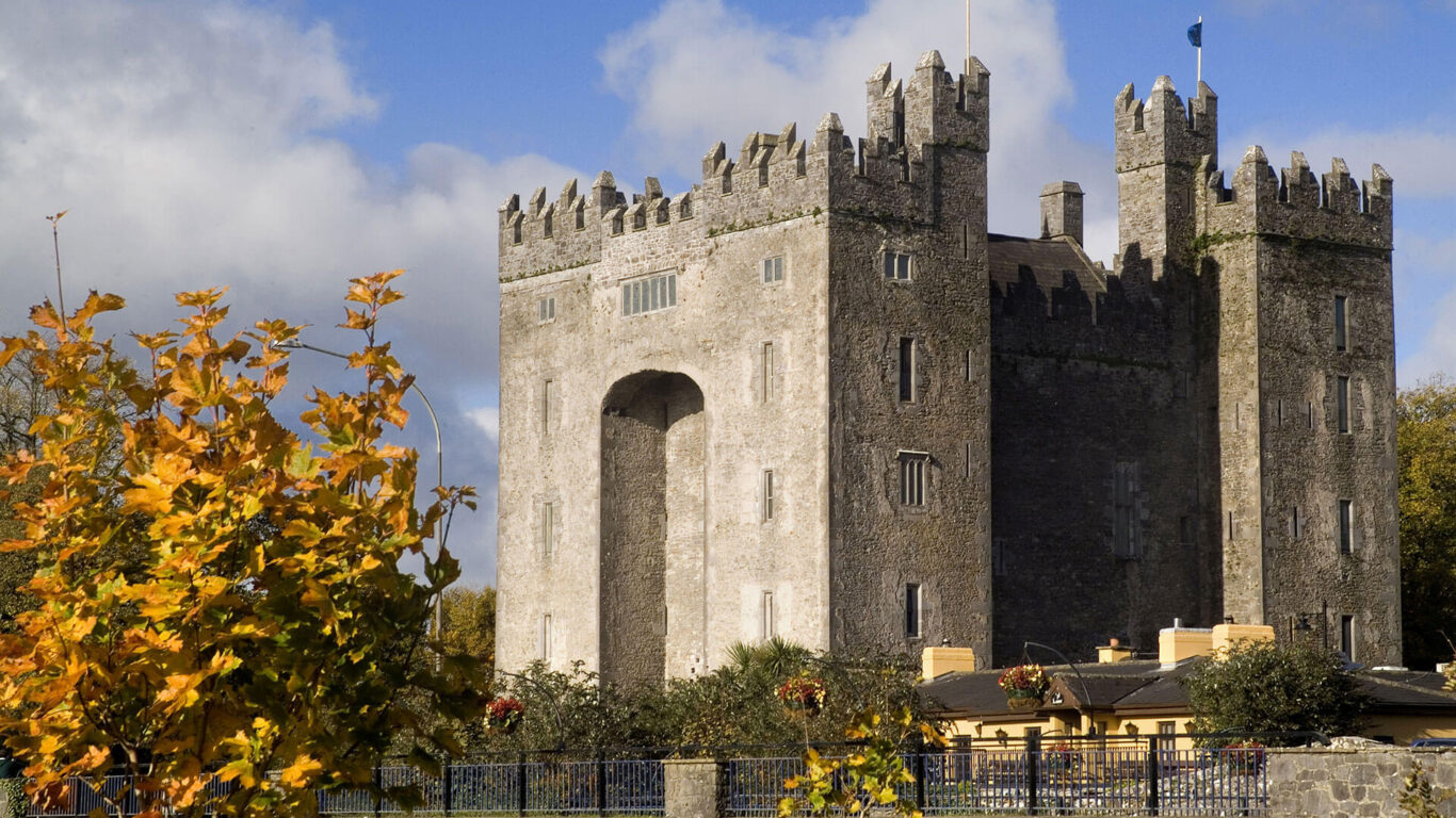 temple-gate-bunratty-castle-03