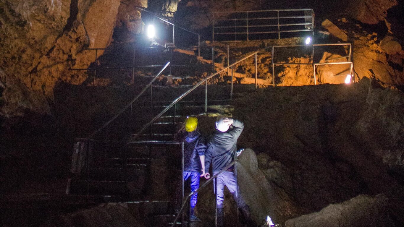 temple-gate-doolin-cave-01