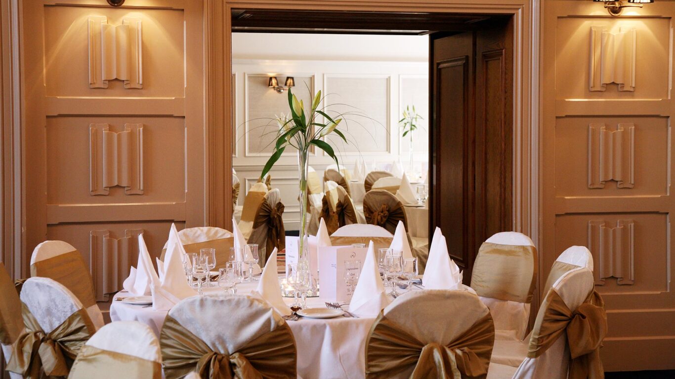 wedding-table-set-up